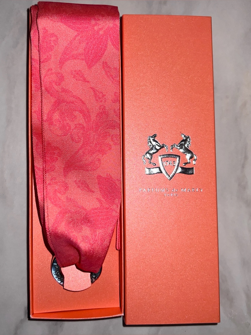 Parfums de Marly Mini Scarf with Silver Ring π - Picture 3 of 4